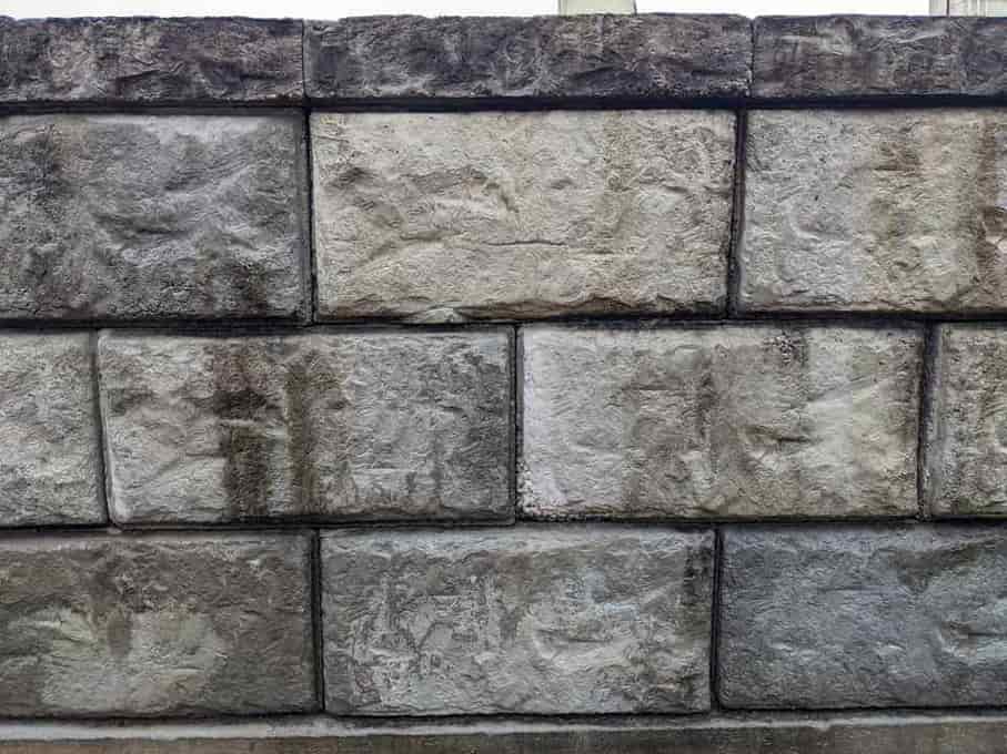 Textured retaining wall blocks